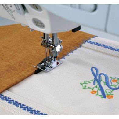 Naadquiltvoet met middengeleider 9mm Janome